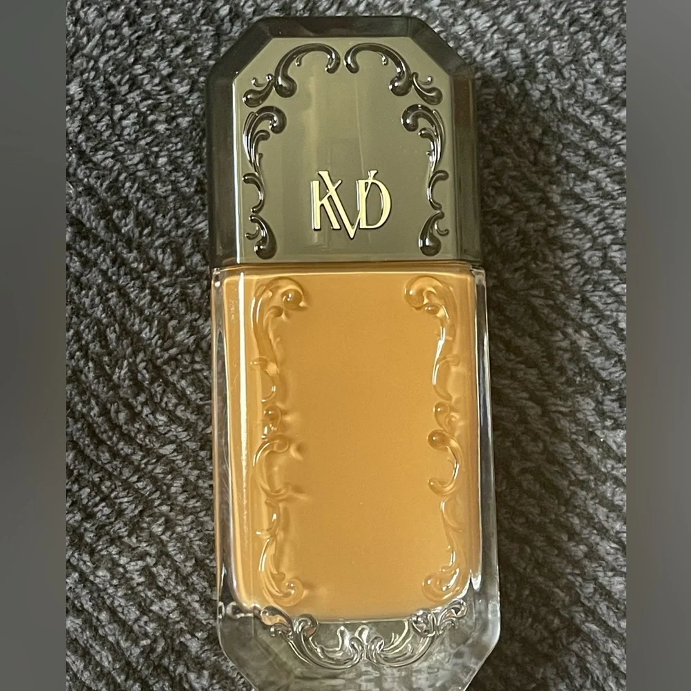 Kat Von D achieve flawless